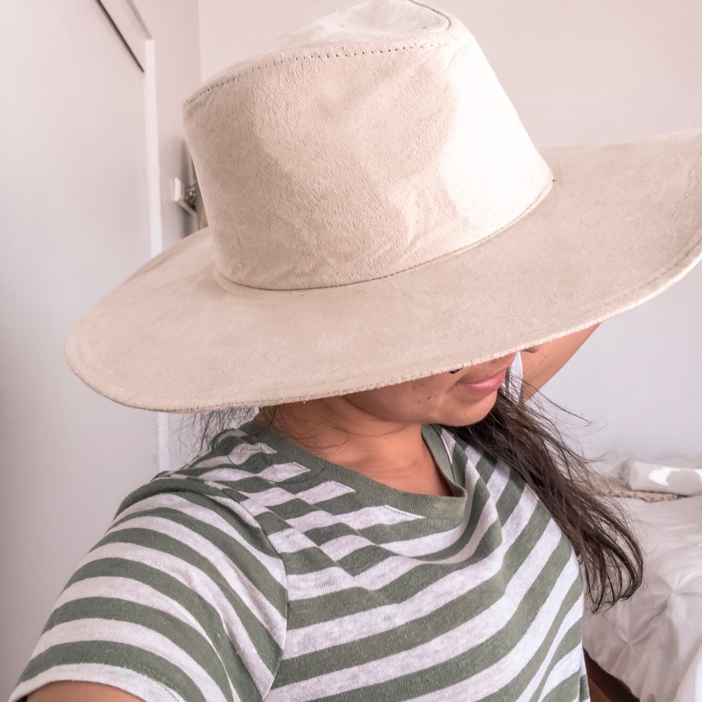 Ivory Western Faux Suede Hat Gorita